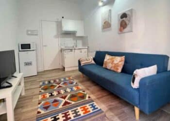 Estudio reformado y amueblado en Madrid por debajo de 100000 euros.