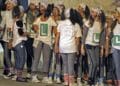 estudiantes en madrid durante actividades universitarias relacionadas con novatadas y bienvenida universitaria.