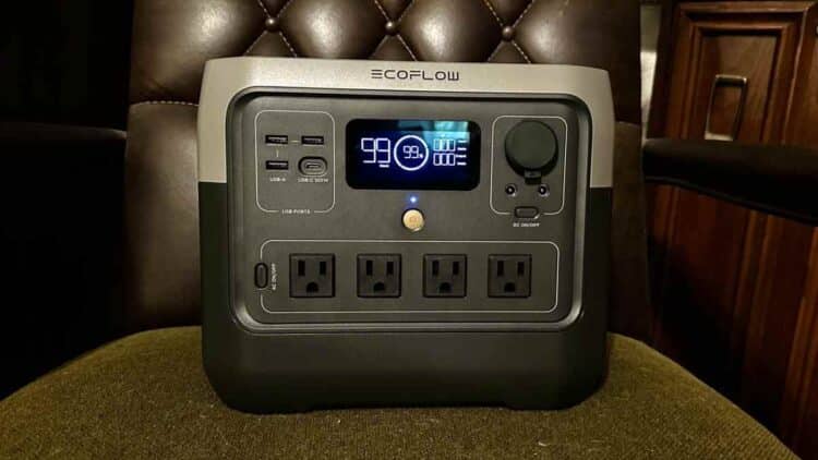 batería portátil ECOFLOW RIVER 2 Pro con pantalla digital y tomas de corriente, en oferta del 20 por ciento.