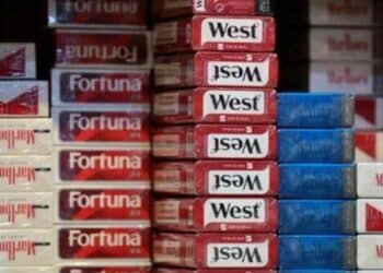 Paquetes de tabaco en estanco tras la subida de precios publicada en el BOE en octubre de 2025.