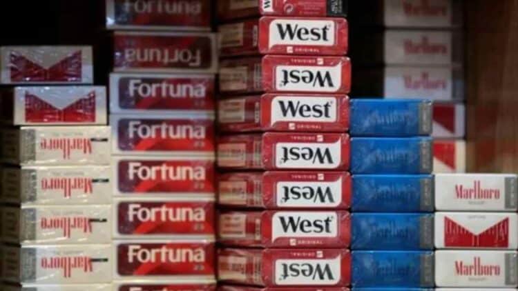 Paquetes de tabaco en estanco tras la subida de precios publicada en el BOE en octubre de 2025.
