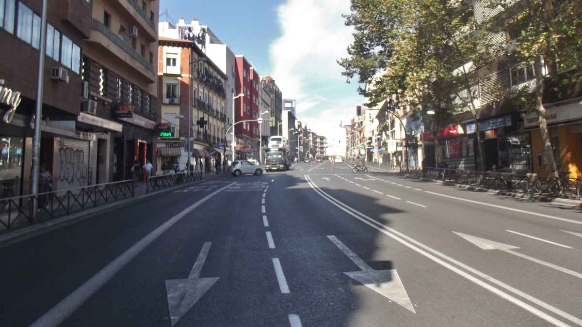 Calle Bravo Murillo en Madrid durante los cortes de tráfico que podrían ampliarse a los domingos en 2026