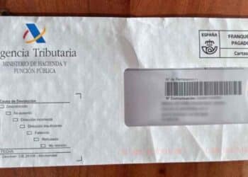 Carta de la Agencia Tributaria con devoluciones del Ingreso Mínimo Vital tras la revisión de la Renta 2025.