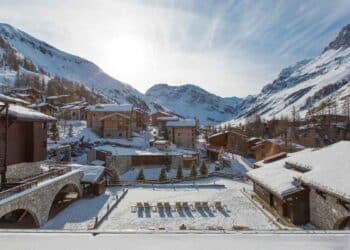 Resort de montaña de Club Med en los Alpes europeos durante la temporada de invierno 2025-2026