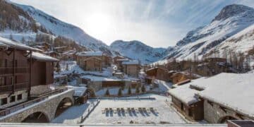 Resort de montaña de Club Med en los Alpes europeos durante la temporada de invierno 2025-2026