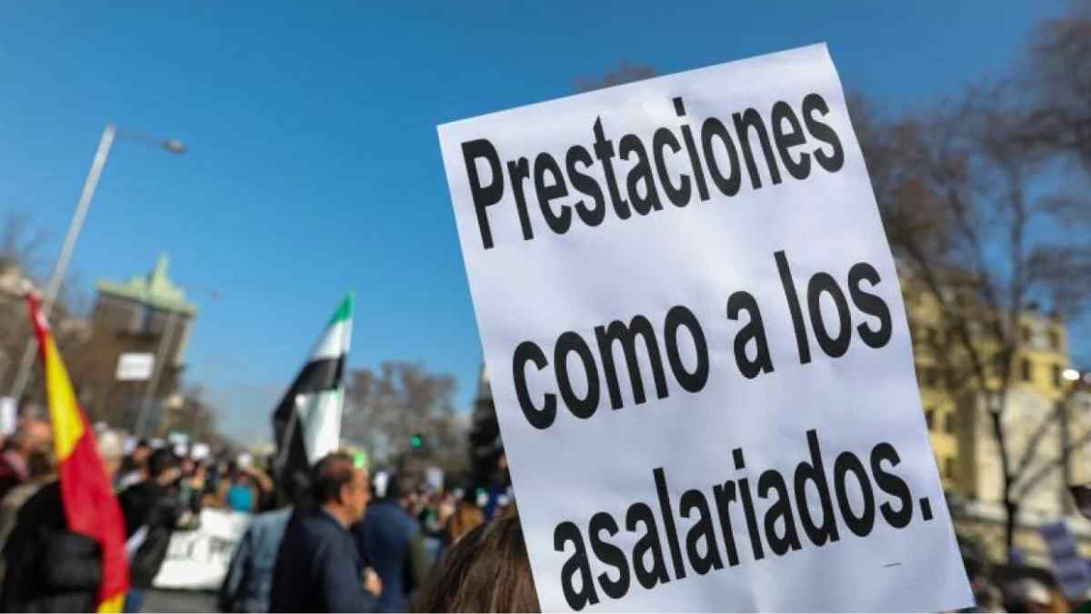 Manifestación de autónomos reclamando prestaciones iguales a los asalariados.