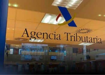 Oficina de la Agencia Tributaria tras fallo del Supremo sobre deducciones de autónomos sin alta en el RETA.