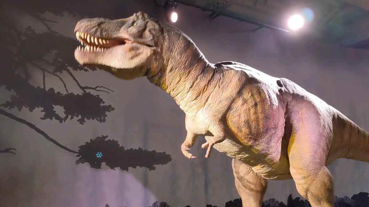 Dinosaurio animatrónico Tiranosaurio Rex en venta tras cierre de parque en Nueva Jersey.