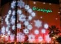 Fachada de El Corte Inglés decorada por Navidad para la campaña con 6.000 nuevas contrataciones.