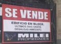cartel se vende edificio en madrid durante crisis del alquiler.