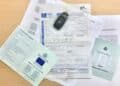 Documentos del coche y recibo del impuesto de circulación en Madrid con nuevas bonificaciones por etiquetas ambientales.