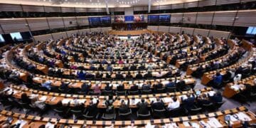 Parlamento Europeo debate impuestos en la compra de vivienda.