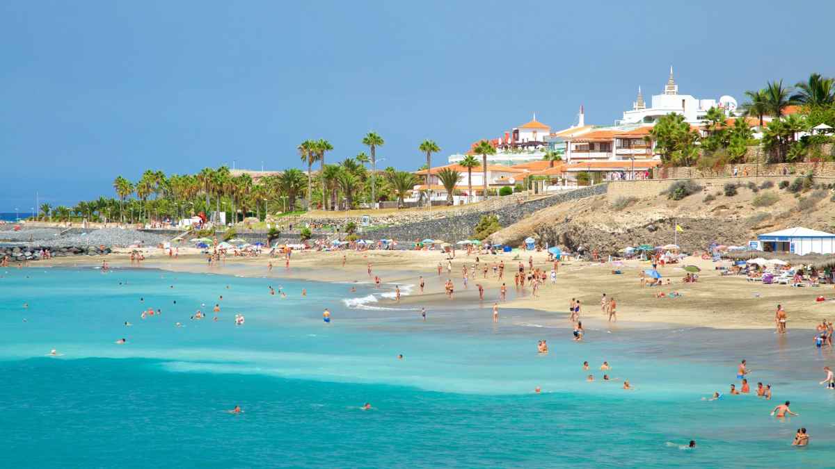 Playa de las Islas Canarias, destino favorito de los jubilados madrileños del Imserso 2025-2026