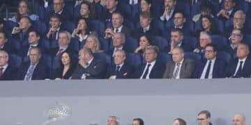 Palco del Santiago Bernabéu durante un partido del Real Madrid