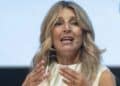 Yolanda Díaz durante un acto en el que anuncia la ampliación del permiso por fallecimiento hasta 10 días