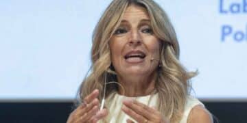 Yolanda Díaz durante un acto en el que anuncia la ampliación del permiso por fallecimiento hasta 10 días