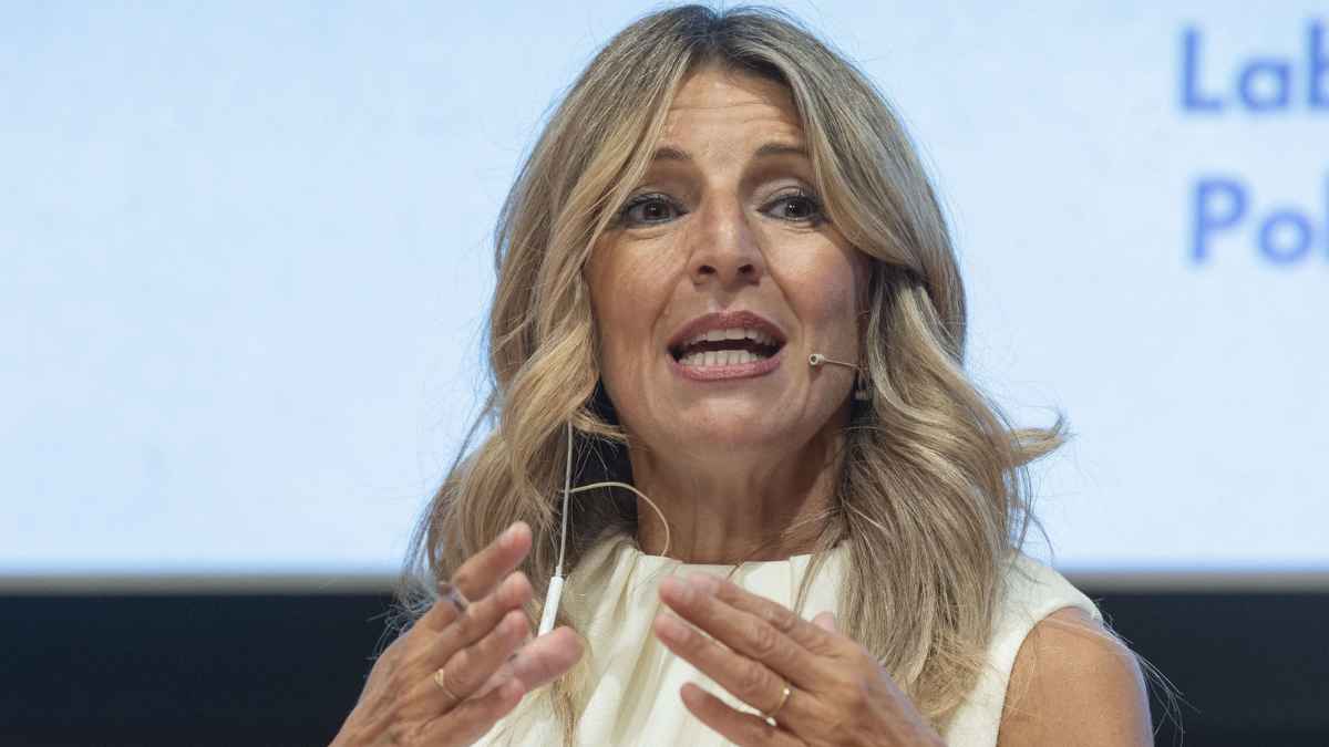 Yolanda Díaz durante un acto en el que anuncia la ampliación del permiso por fallecimiento hasta 10 días