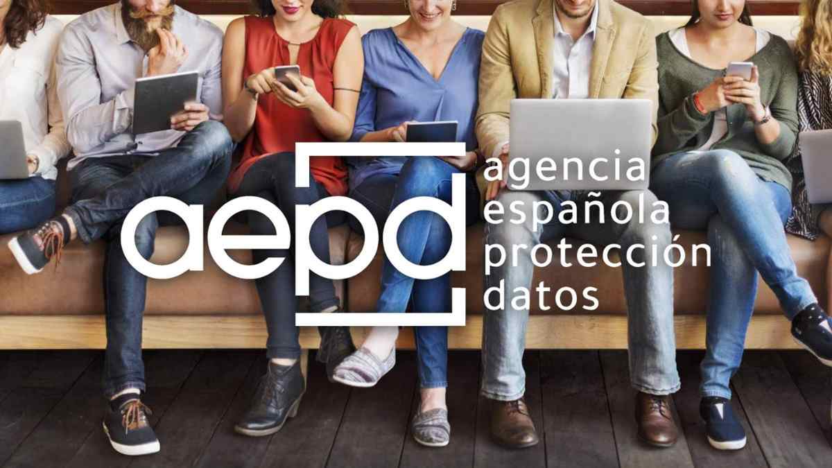 Logo Agencia Española de Protección de Datos sanción LVMH Iberia WhatsApp.