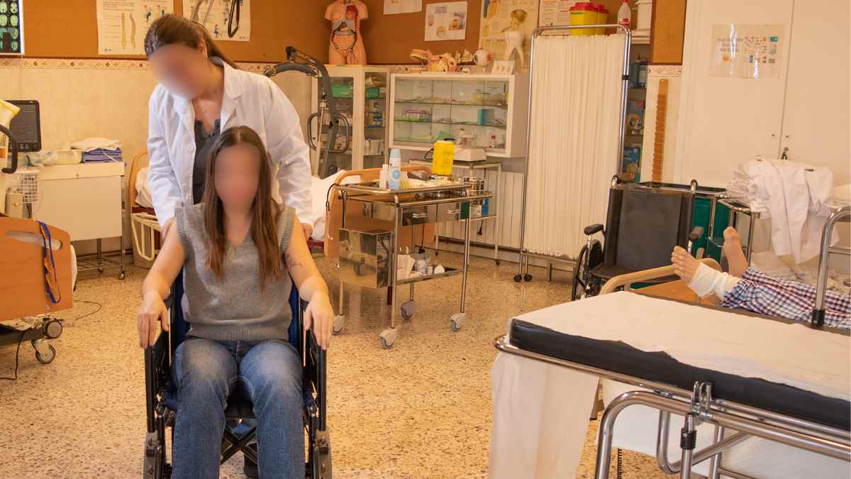 Atención a la dependencia en Madrid con apoyo a personas en silla de ruedas y más ayudas sociales.