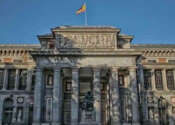Fachada del Museo del Prado en Madrid, sede del recorrido “El Prado en femenino III” sobre el mecenazgo artístico femenino.