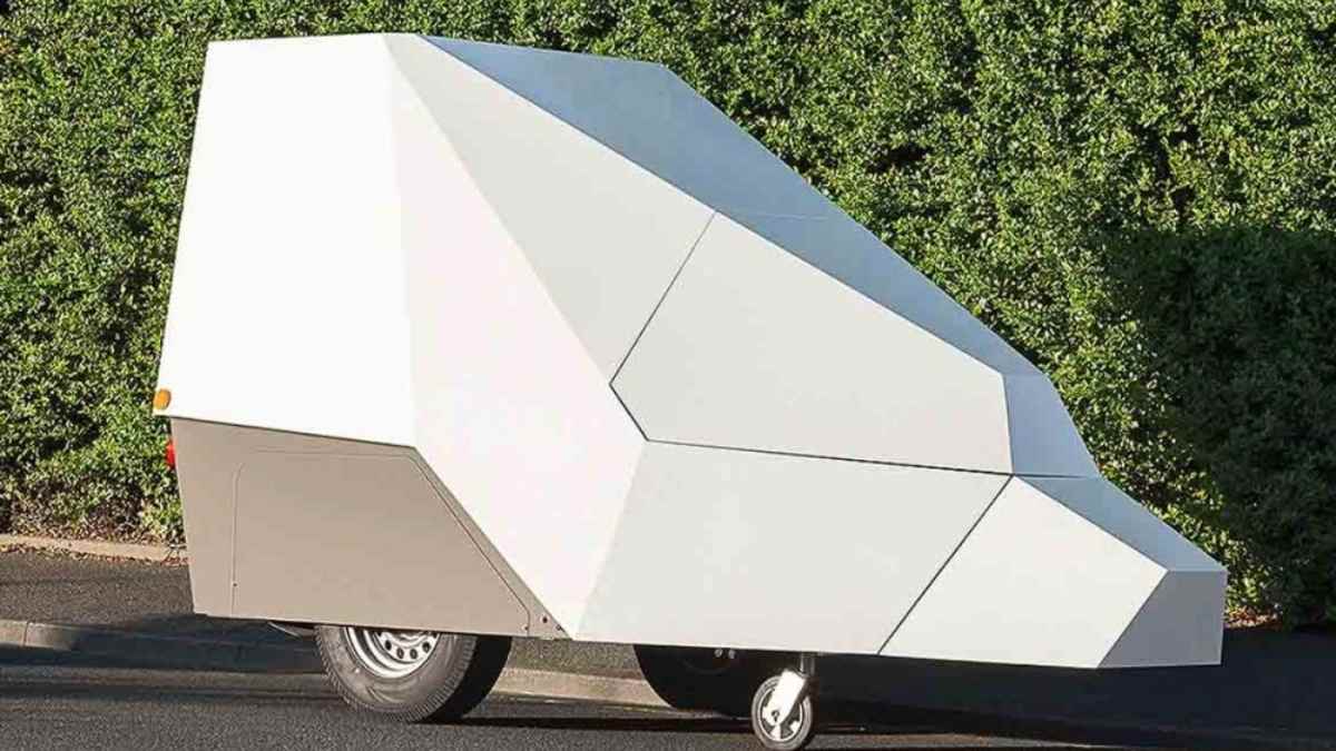 Radar remolque de la DGT para controlar velocidad en carretera.