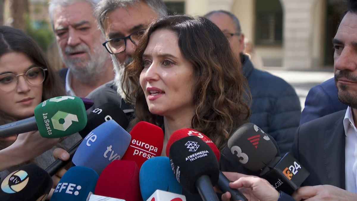 Isabel Díaz Ayuso atiende a los medios tras anunciar la reducción de multas a universitarios por libertad de expresión en Madrid