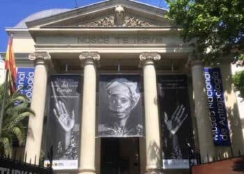 Fachada del Museo Nacional de Antropología en Madrid durante su 150 aniversario con entrada gratuita en octubre.