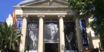 Fachada del Museo Nacional de Antropología en Madrid durante su 150 aniversario con entrada gratuita en octubre.