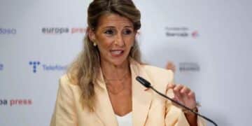 Ministra de Trabajo durante una intervención sobre permisos laborales y el Estatuto de los Trabajadores.