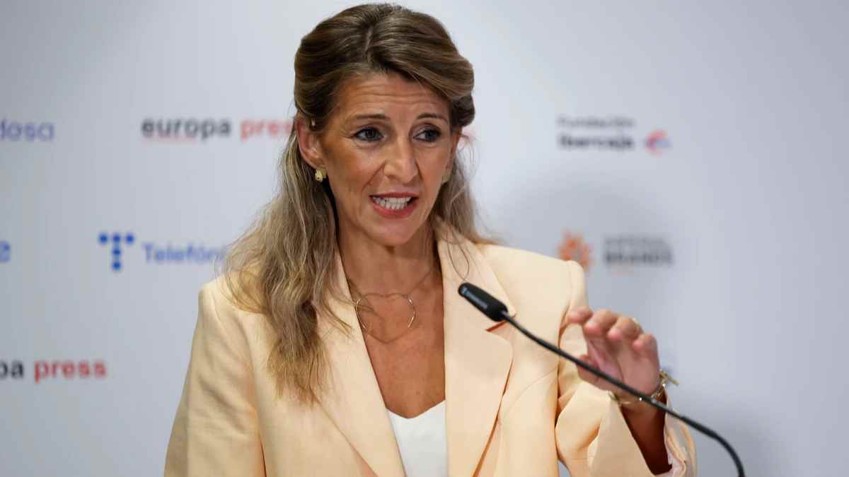 Ministra de Trabajo durante una intervención sobre permisos laborales y el Estatuto de los Trabajadores.