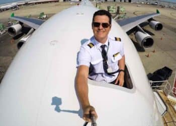 Piloto de Boeing 747 explica qué pasa con las heces de los baños del avión