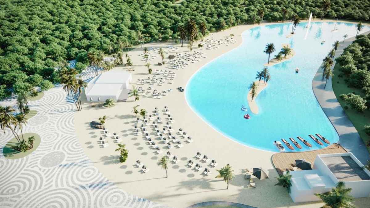 Playa artificial Alovera Beach con laguna y arena blanca en Guadalajara, a media hora de Madrid.