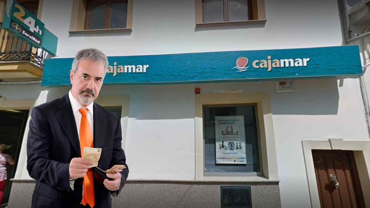 Cliente frente a una oficina de Cajamar por la promoción de 750 euros al domiciliar nómina.