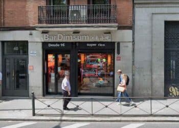 Fachada del restaurante chino más barato de Madrid Bar Dimsum con platos caseros desde 1 euro