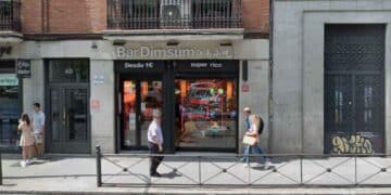 Fachada del restaurante chino más barato de Madrid Bar Dimsum con platos caseros desde 1 euro