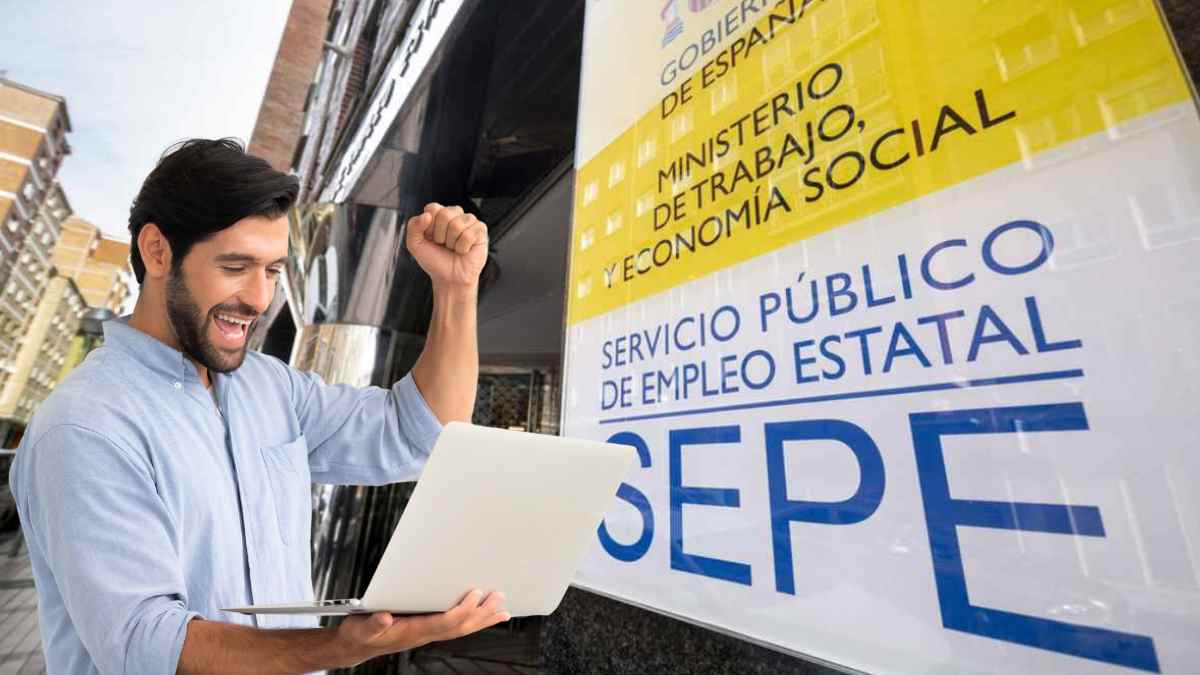 Hombre celebra al conocer que puede cobrar el IMV y el subsidio para mayores de 52 años según el SEPE.