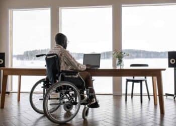 Subsidio mayores 52 compatible con incapacidad permanente total.