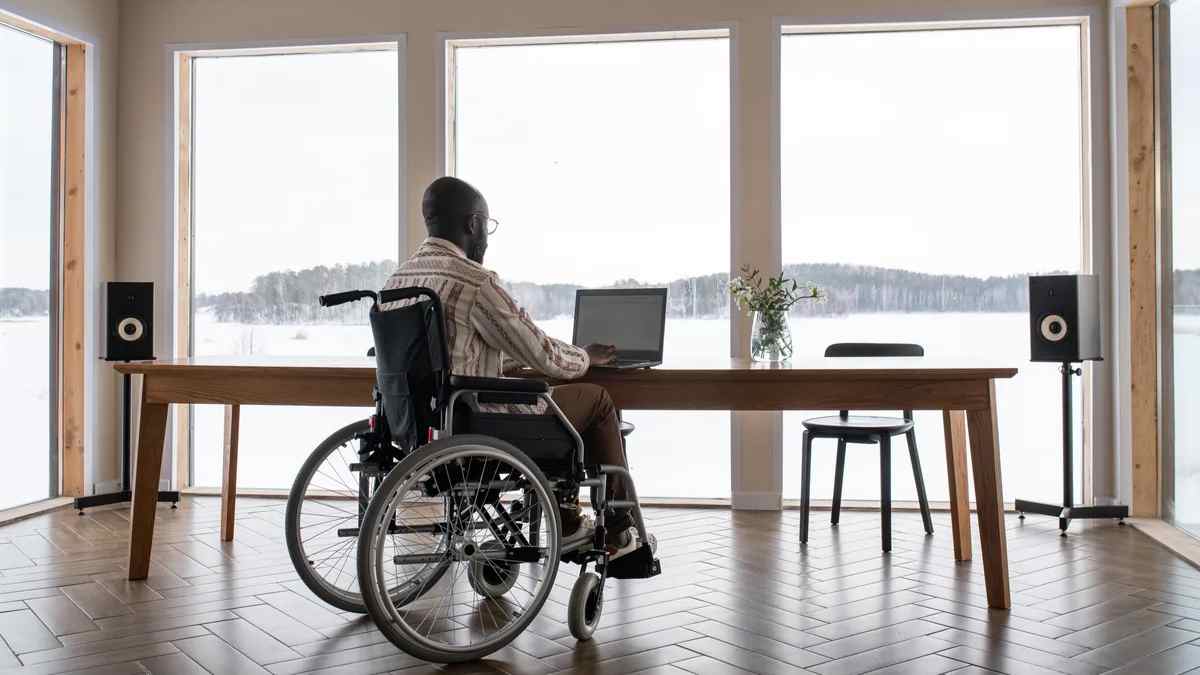 Subsidio mayores 52 compatible con incapacidad permanente total.