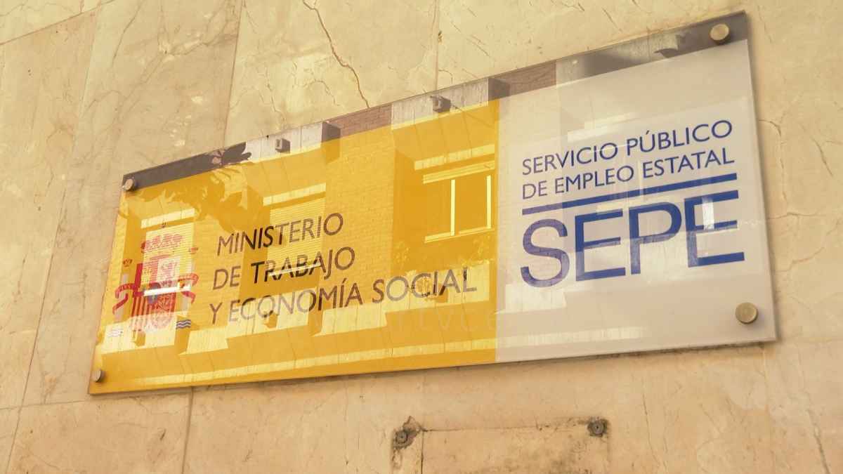 Cartel del SEPE y Ministerio de Trabajo, relacionado con el subsidio para emigrantes retornados poco conocido.