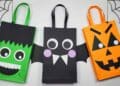Bolsas de Halloween hechas por niños en el taller infantil de la Biblioteca Miguel Hernández en Vallecas.