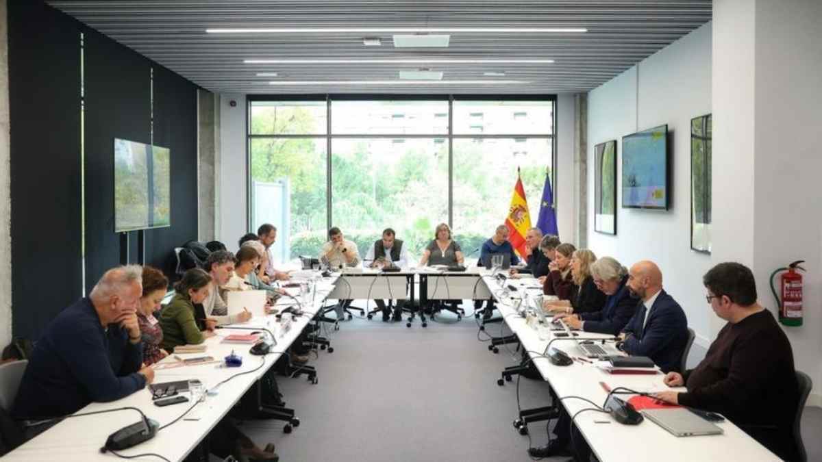 Reunión entre representantes del Gobierno y sindicatos durante la negociación del acuerdo salarial para empleados públicos.