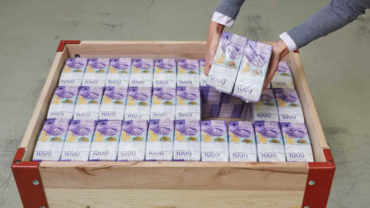 Billetes de 1.000 francos suizos, el papel moneda más valioso en circulación en Europa.