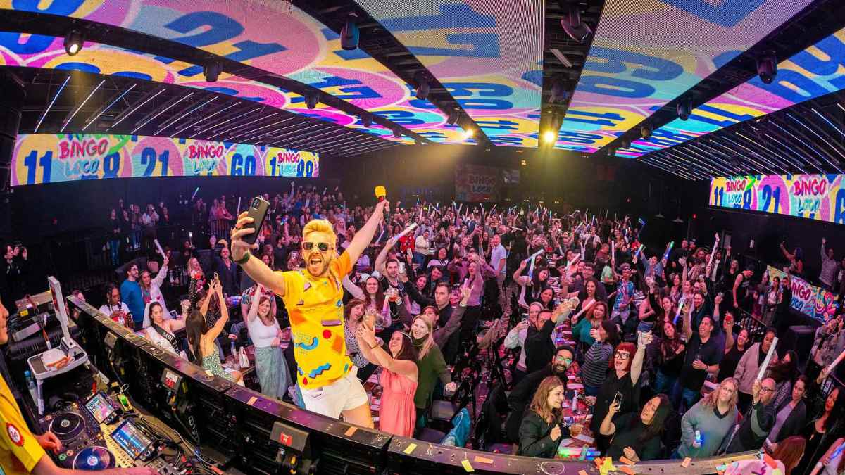 Bingo Loco en Shoko Madrid con público y animación en la fiesta de diciembre.