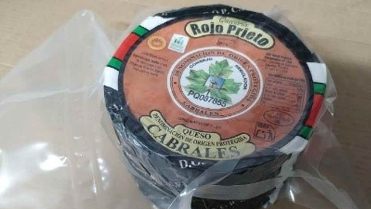 Queso Cabrales Rojo Prieto afectado por alerta sanitaria de toxina estafilocócica.