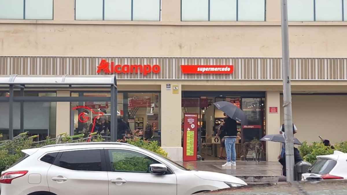 cierre del supermercado Alcampo de la Ermita del Santo en Madrid.