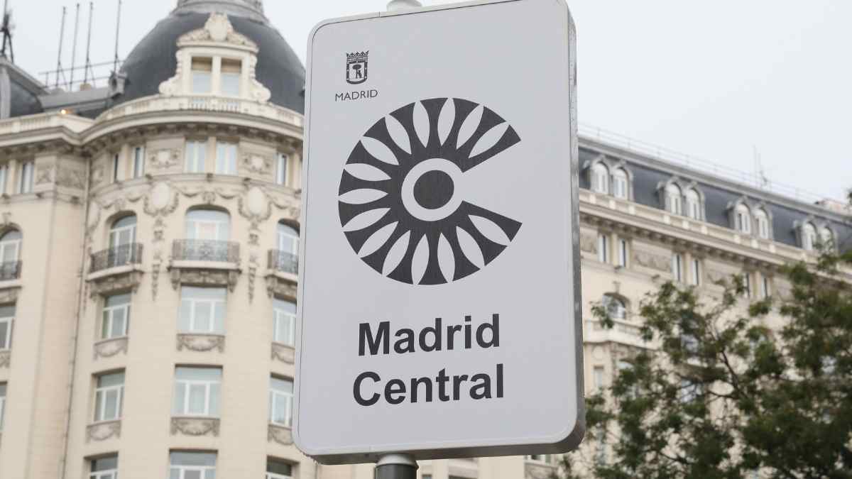 Señal de Madrid Central en una calle del centro de Madrid.
