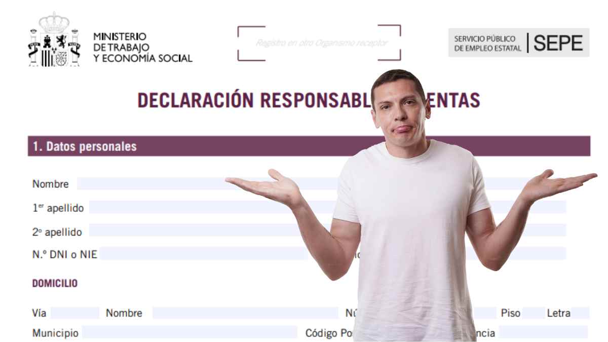 Hombre dudando frente al formulario de declaración responsable del SEPE para renovar el subsidio.
