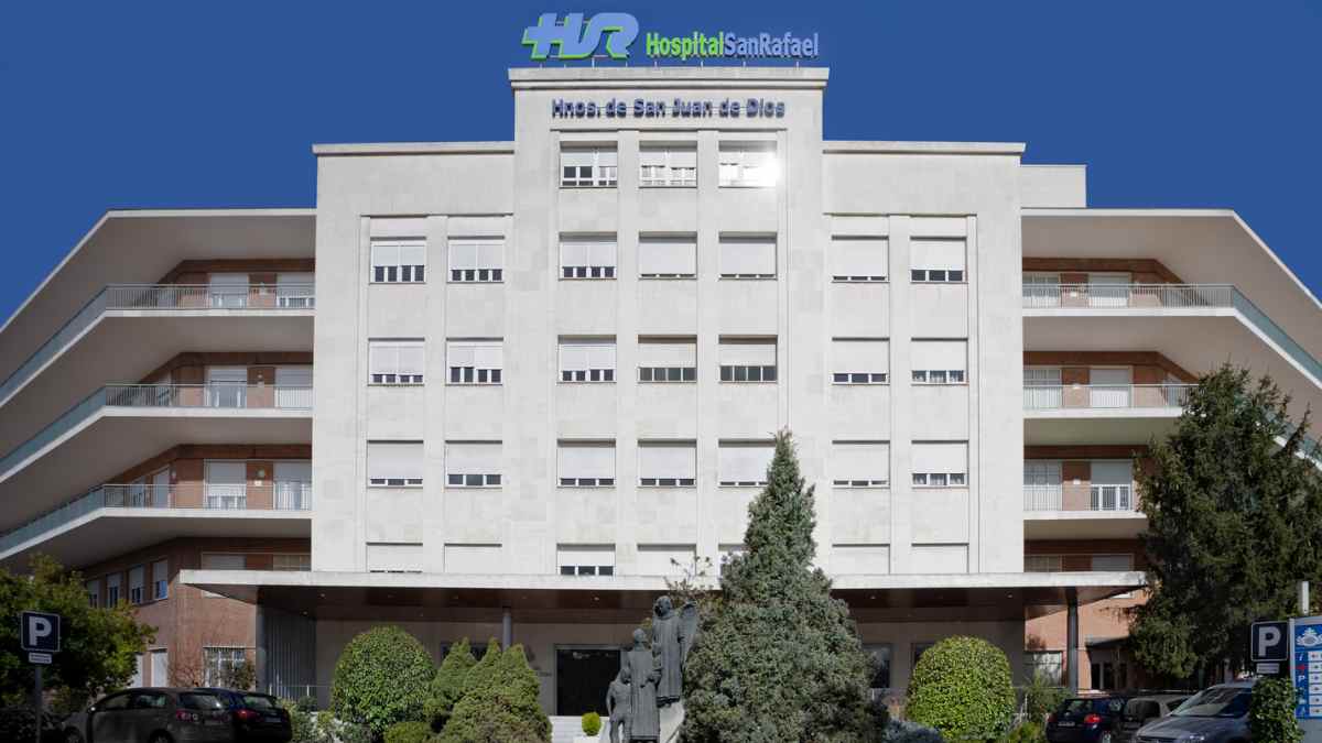 Fachada del Hospital San Rafael relacionada con el caso de despido laboral.