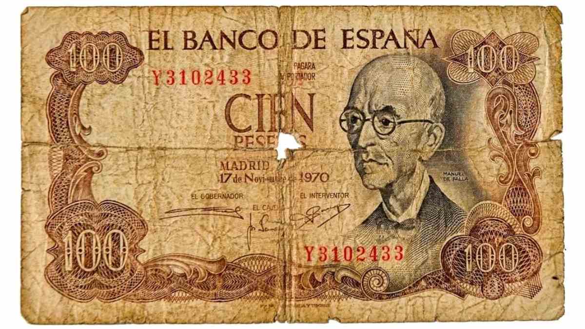 Billete de 100 pesetas de 1970 con la imagen de Manuel de Falla en estado desgastado.