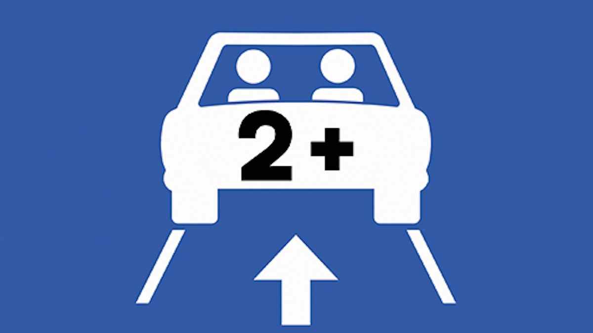 Señal S-51B de la DGT que reserva carriles a coches con dos o más ocupantes.